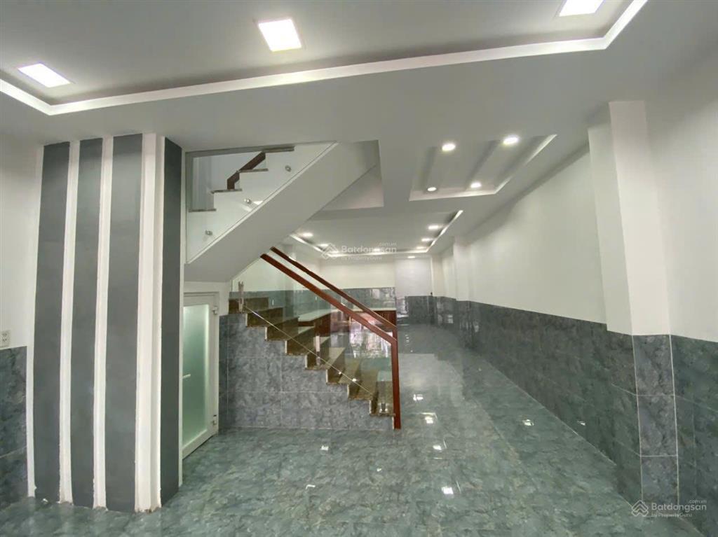 Nhà phố 110m2 đầy đủ tiện ích xung quanh, sát bên khu biệt thự vip nhất biên hòa