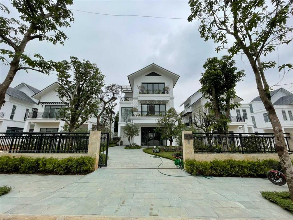 Em gắn bó, sâu xát với xanh villas ngay từ đầu. chuyên nghiệp, không làm phiền và vào việc luôn ạ
