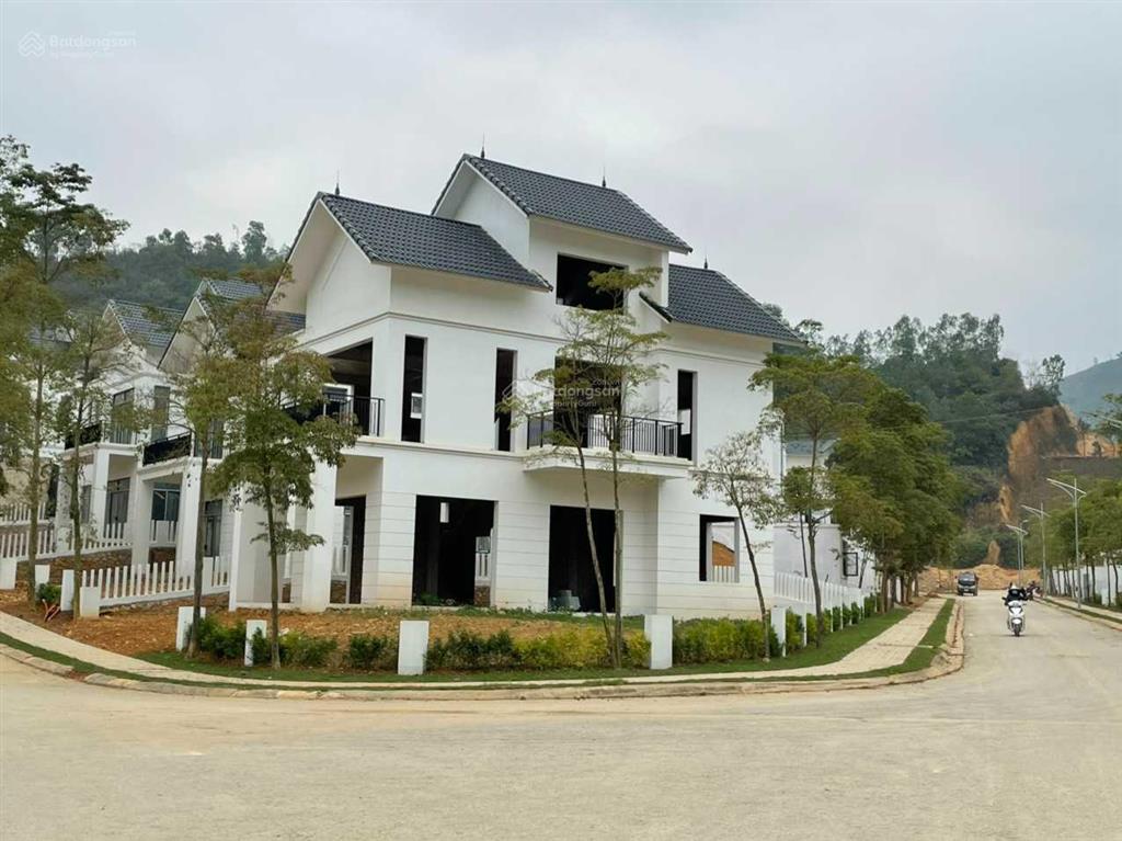 Em gắn bó, sâu xát với xanh villas ngay từ đầu. chuyên nghiệp, không làm phiền và vào việc luôn ạ