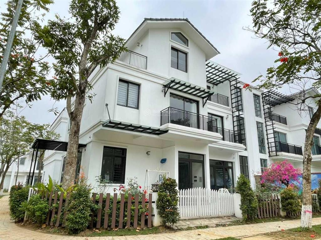 Em gắn bó, sâu xát với xanh villas ngay từ đầu. chuyên nghiệp, không làm phiền và vào việc luôn ạ