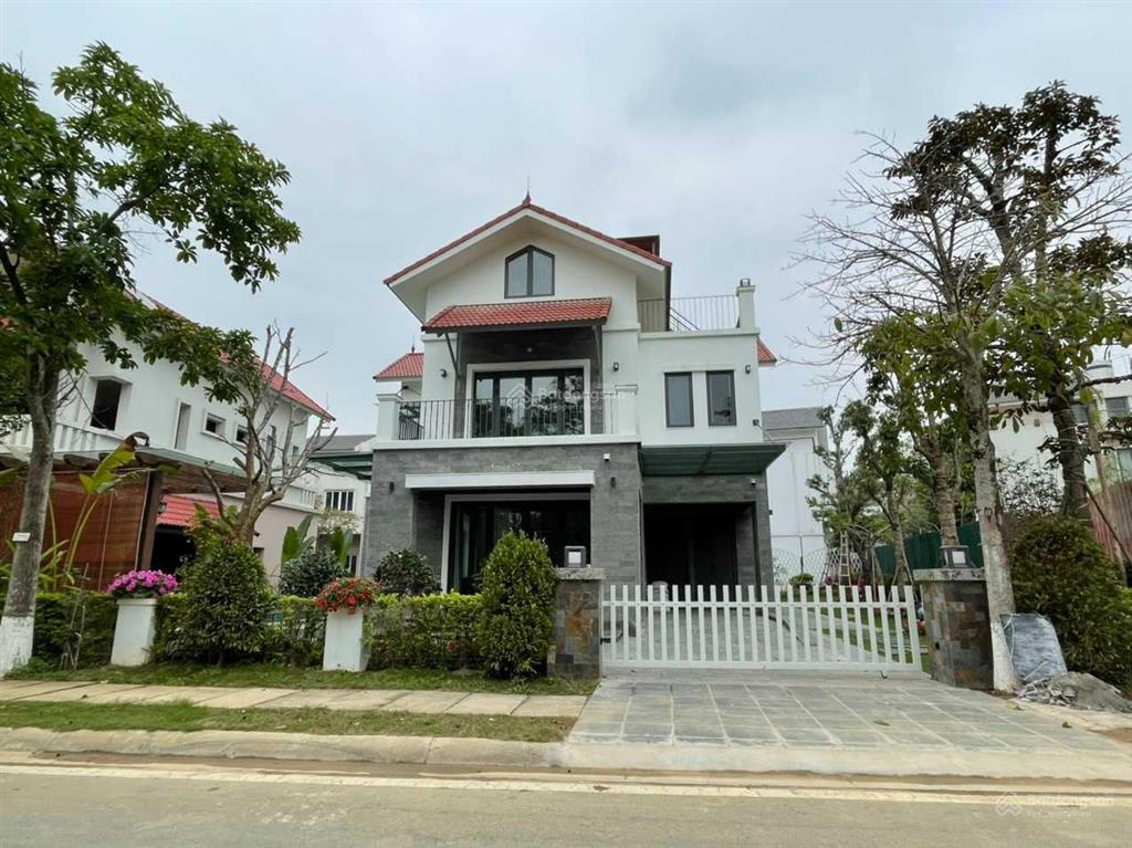 Em gắn bó, sâu xát với xanh villas ngay từ đầu. chuyên nghiệp, không làm phiền và vào việc luôn ạ