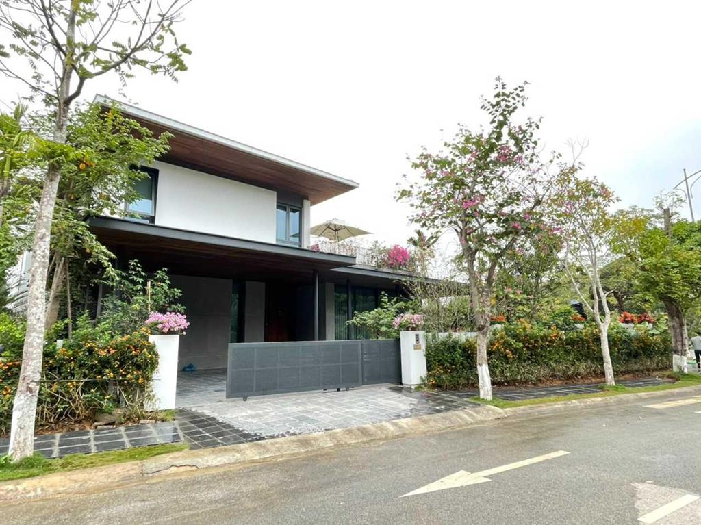 Em gắn bó, sâu xát với xanh villas ngay từ đầu. chuyên nghiệp, không làm phiền và vào việc luôn ạ
