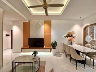 Bán căn hộ cao cấp sky garden 1 phú mỹ hưng giá tốt.  0909 327 *** thanh thuý