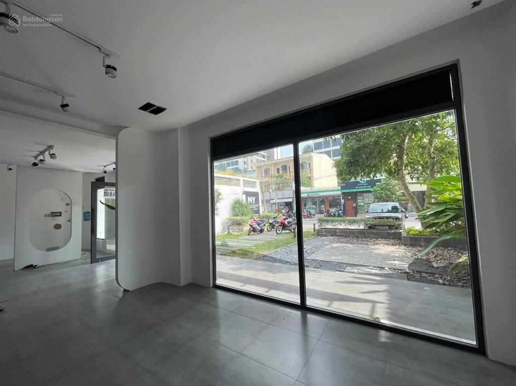 Nhà mặt tiền quốc hương thảo điền q2 dt 117m2 khu vực xây được hầm 6 tầng giá chỉ 35,9 tỷ