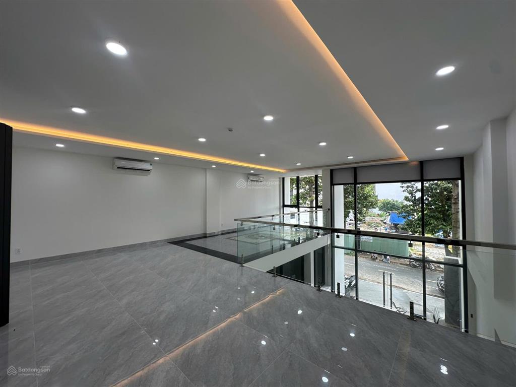 Nhà phố hầm 7 tầng 110m2 ngay trục phan văn đáng sát bên căn hộ cao cấp vista verde có hđt 100tr