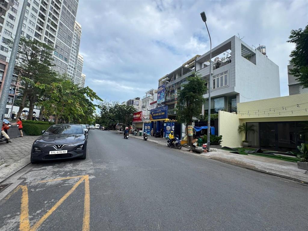 Biệt thự mặt sông khu dân cư văn minh dt 120m2 4 tầng có hdt 35tr/tháng giá chỉ 25,9 tỷ tl