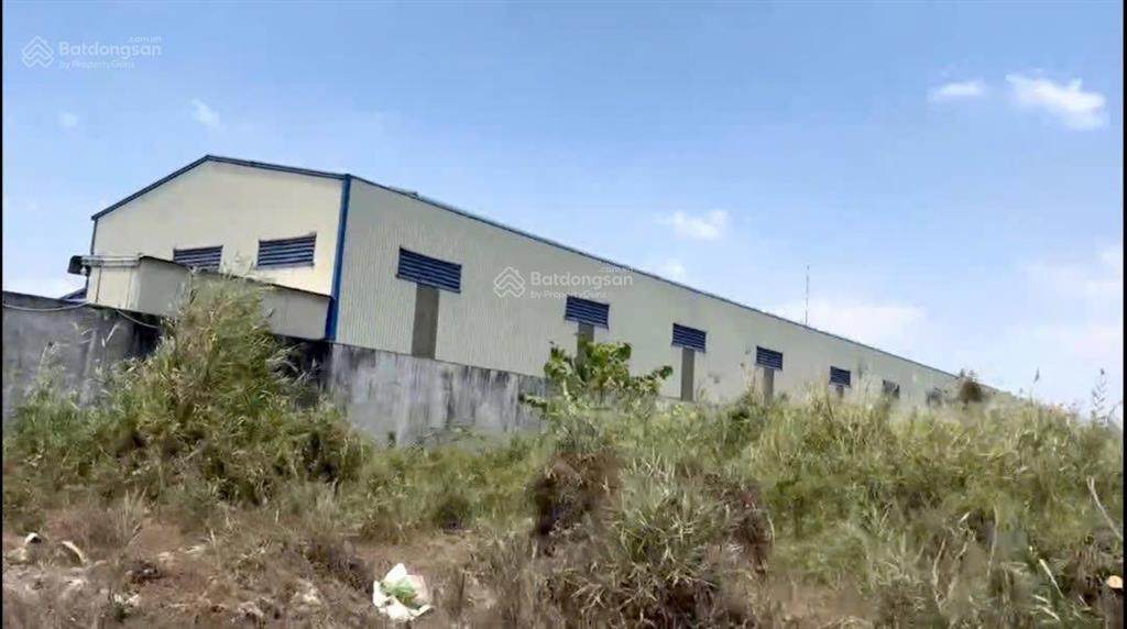Bán xưởng 2300m2 xây full , cách tl 10 tầm 800m, giá 24 tỷ , đường xe công, giáp ranh bình chánh