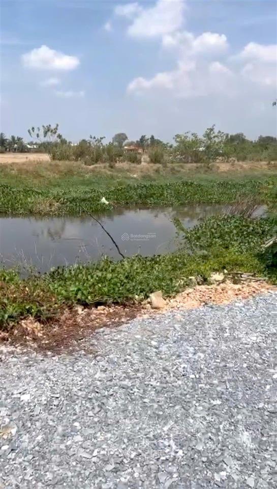Chủ cần bán 1100m2 view kênh có 100m2 thổ cư sẵn, đường đá xanh xe tải chạy, giá 5,5 tỷ tl