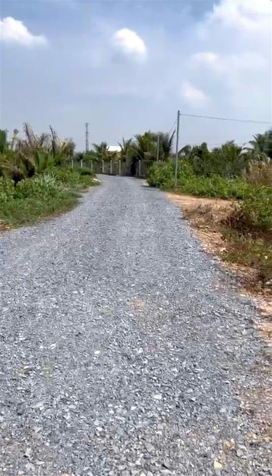 Chủ cần bán 1100m2 view kênh có 100m2 thổ cư sẵn, đường đá xanh xe tải chạy, giá 5,5 tỷ tl