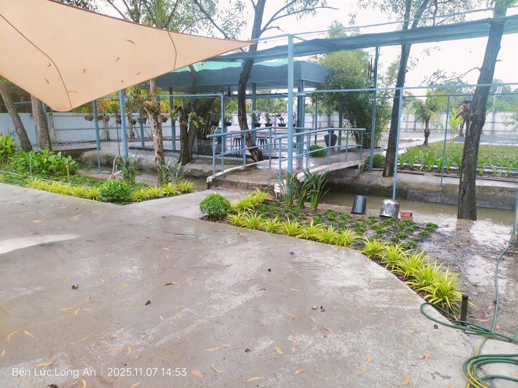 Bán 2670m2 có 850m2 thổ cư, trên đất có nhà, áo cá, vườn trái cây, vườn rau, xác đường dẫn cao tốc