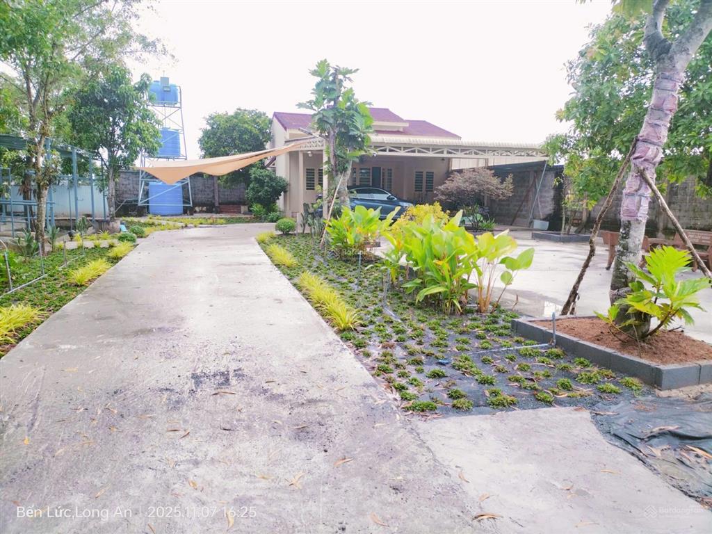 Bán 2670m2 có 850m2 thổ cư, trên đất có nhà, áo cá, vườn trái cây, vườn rau, xác đường dẫn cao tốc