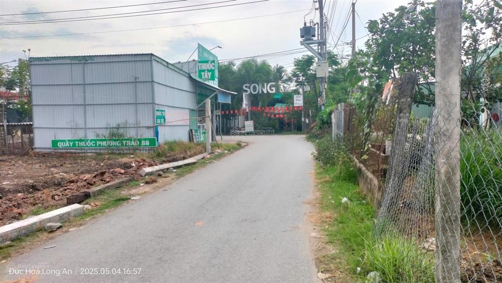 Bán đất mặt tiền nhựa, nằm trung tâm thị trấn đức hòa, cách tỉnh lộ 10 tầm 300m