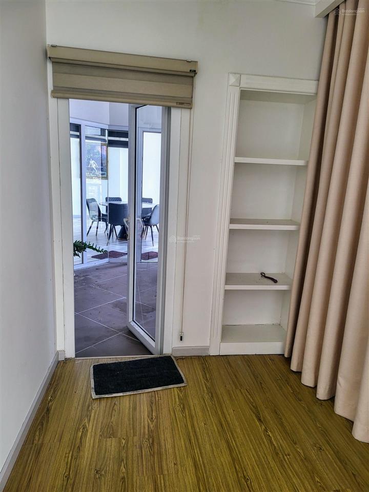 Cho thuê căn hộ siêu rộng. dt 133m2 3pn + 3 wc (2pn master có wc riêng).tầng cao  hướng đông nam.