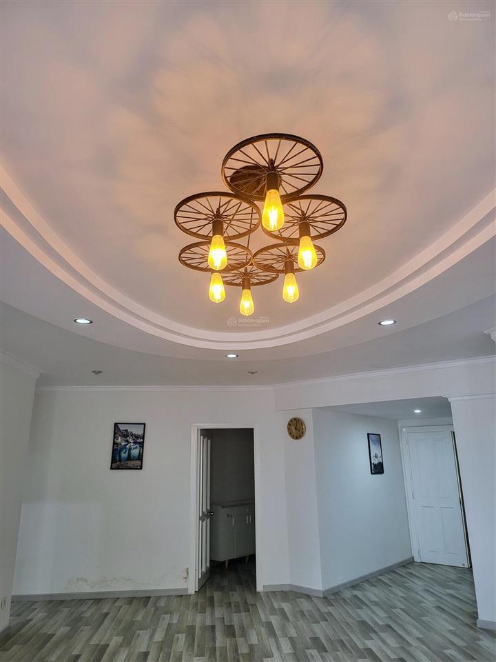 Cho thuê căn hộ siêu rộng. dt 133m2 3pn + 3 wc (2pn master có wc riêng).tầng cao  hướng đông nam.