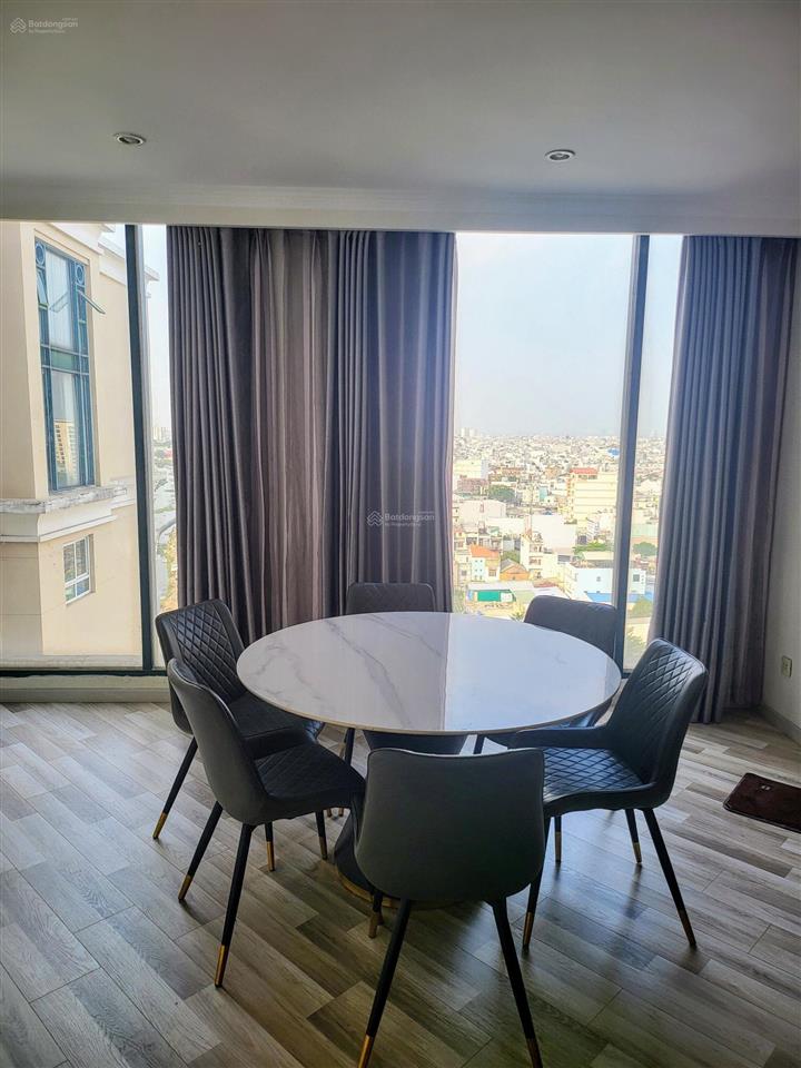 Cho thuê căn hộ siêu rộng. dt 133m2 3pn + 3 wc (2pn master có wc riêng).tầng cao  hướng đông nam.