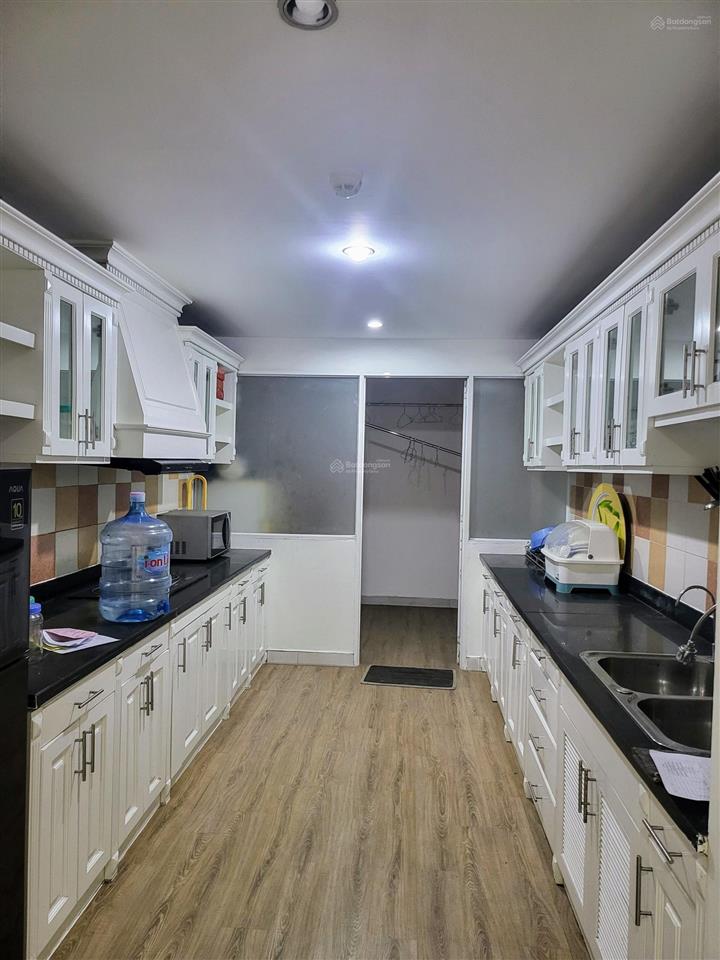 Cho thuê căn hộ siêu rộng. dt 133m2 3pn + 3 wc (2pn master có wc riêng).tầng cao  hướng đông nam.