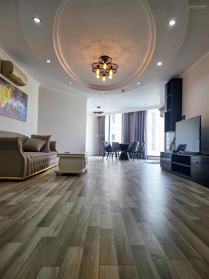 Cho thuê căn hộ siêu rộng. dt 133m2 3pn + 3 wc (2pn master có wc riêng).tầng cao  hướng đông nam.
