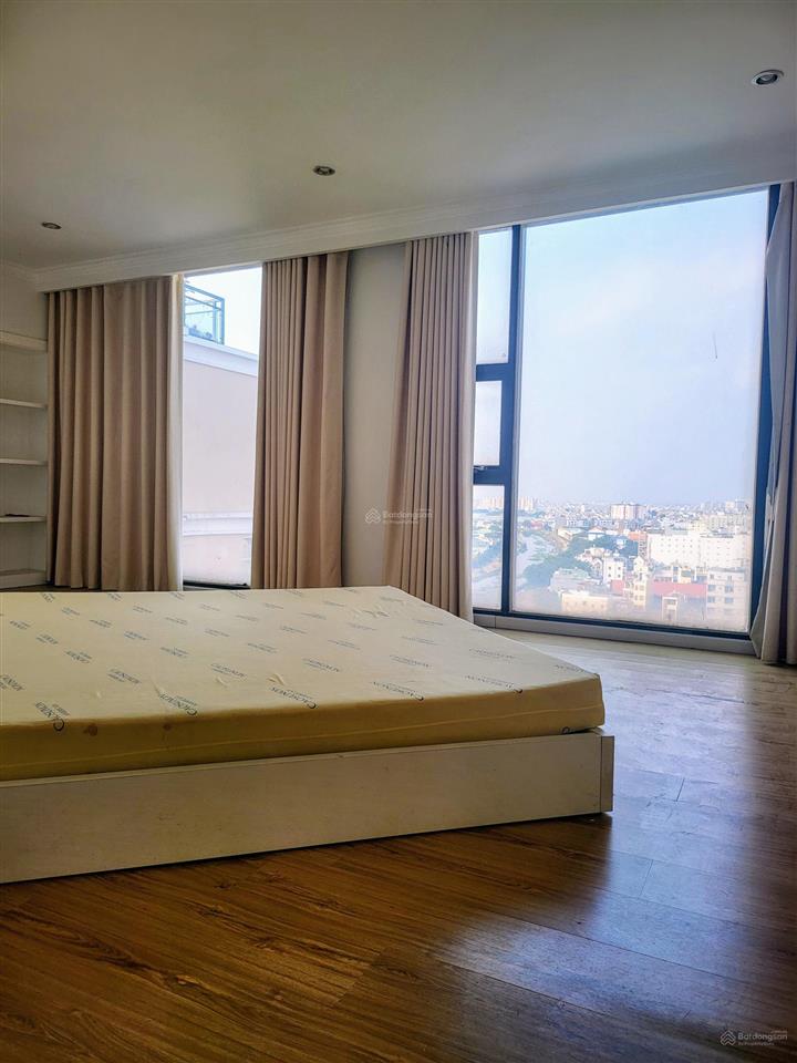 Cho thuê căn hộ siêu rộng. dt 133m2 3pn + 3 wc (2pn master có wc riêng).tầng cao  hướng đông nam.