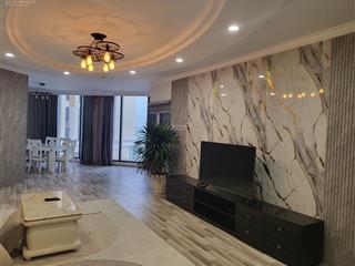 Bán hoặc cho thuê penthouse 195m2. shr. cách ga t3 sân bay tsn 3km...