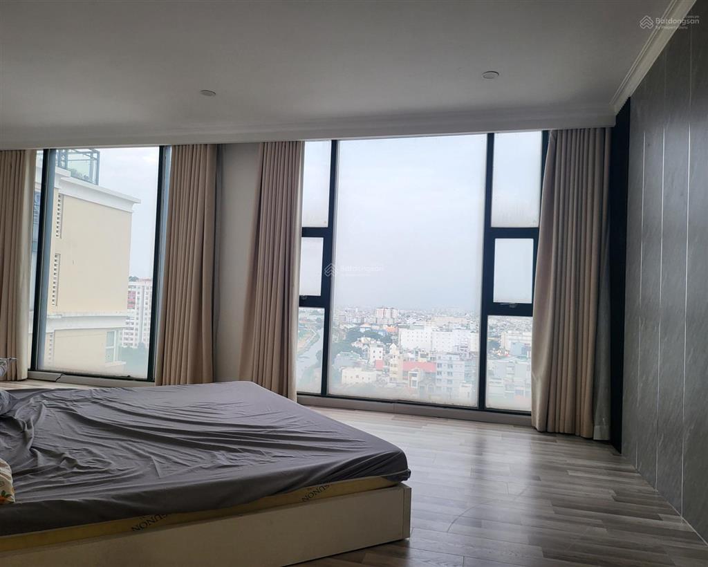 Bán  cho thuê penthouse 195m2. shr. cách ga t3 sân bay tsn 3km
