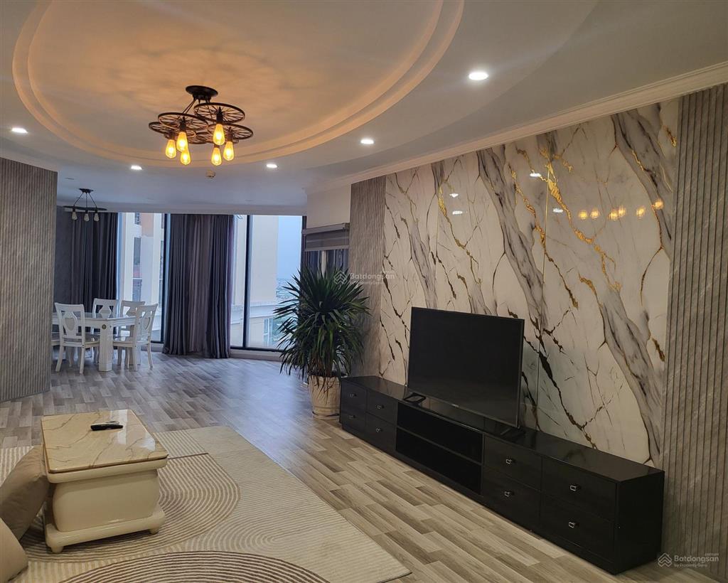 Bán  cho thuê penthouse 195m2. shr. cách ga t3 sân bay tsn 3km