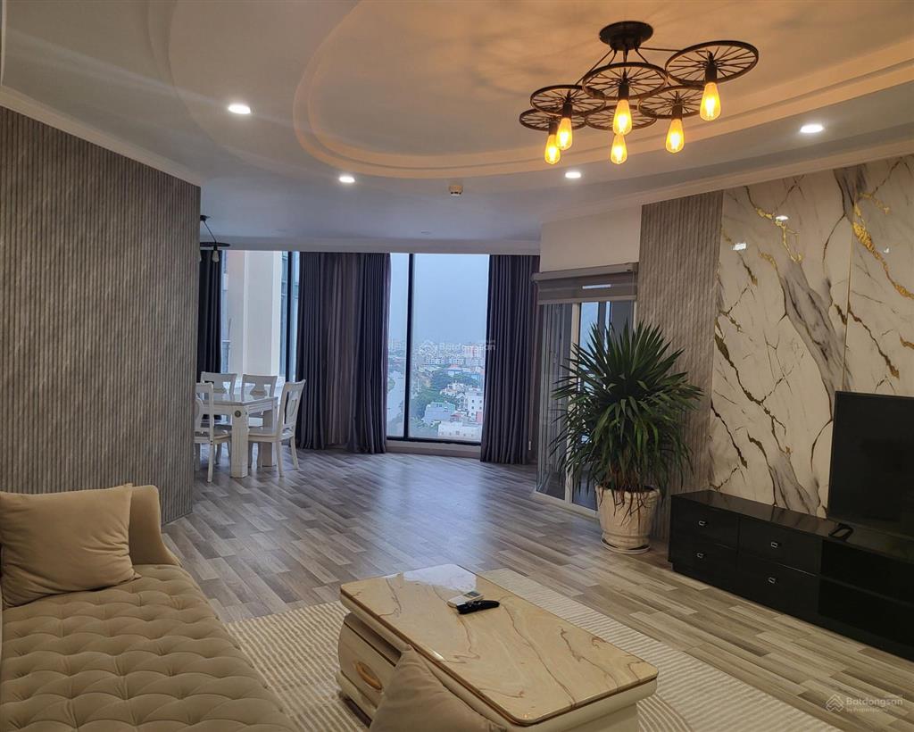 Bán  cho thuê penthouse 195m2. shr. cách ga t3 sân bay tsn 3km