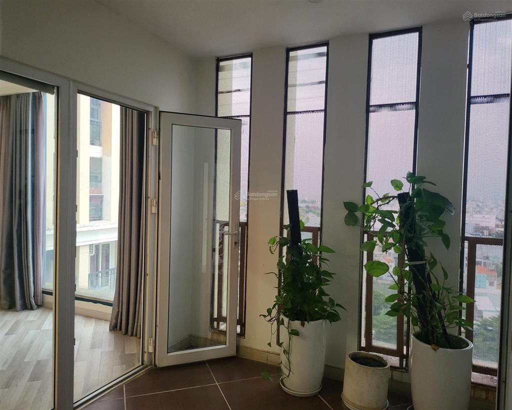 Bán  cho thuê penthouse 195m2. shr. cách ga t3 sân bay tsn 3km