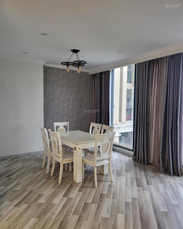 Bán  cho thuê penthouse 195m2. shr. cách ga t3 sân bay tsn 3km