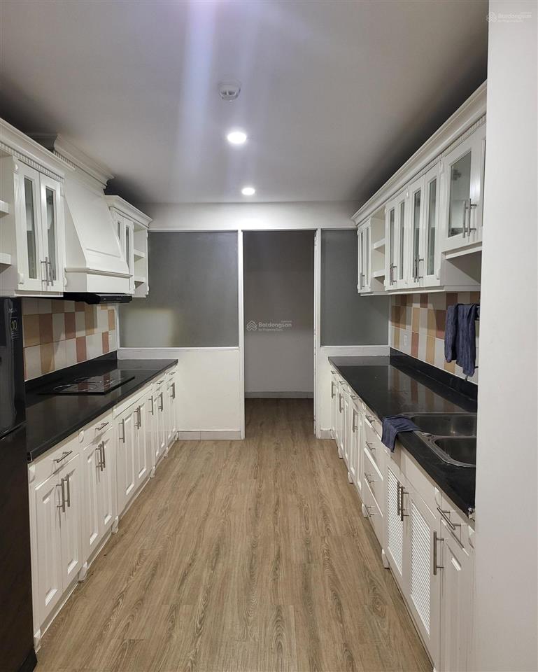 Bán  cho thuê penthouse 195m2. shr. cách ga t3 sân bay tsn 3km