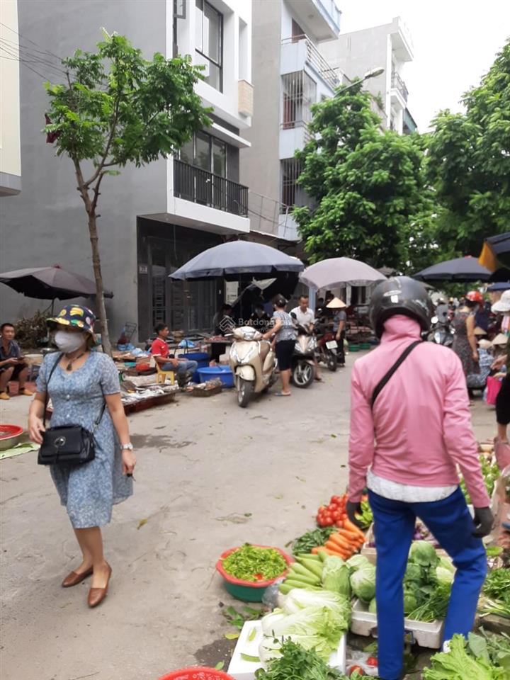 Nhà dv2, chợ xa la hà đông 7 pn. ở và cho thuê, tầng 1 kd sầm uất. giá 19,9tỷ vỉa hè ôtô tránh 50m2