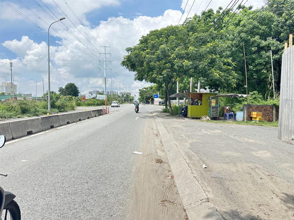 Bán gấp 5500m2 đất cln (79m x 70,58m) mt đường võ chí công giá chỉ 30tr/m2