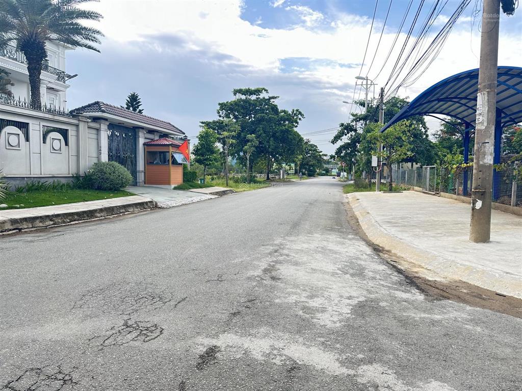 Bán nền biệt thự kdc bách khoa quận 9 dt 378m2 18x21 giá 62tr/m2 cực đẹp