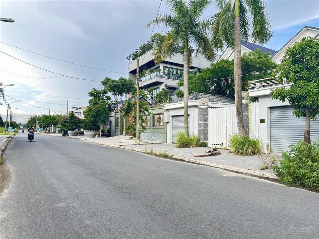 Bán nền biệt thự kdc bách khoa quận 9 dt 378m2 18x21 giá 62tr/m2 cực đẹp