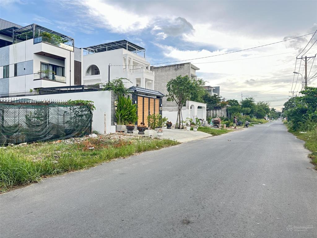 Bán nền biệt thự kdc bách khoa quận 9 dt 378m2 18x21 giá 62tr/m2 cực đẹp