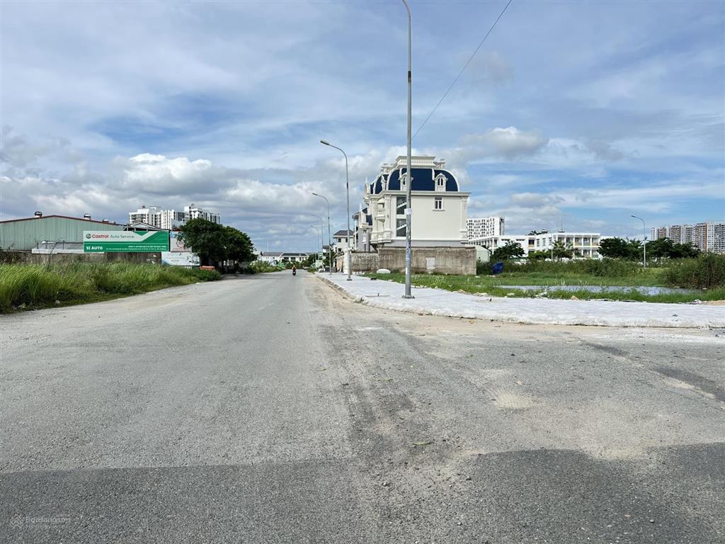 Bán nền bt view sông kdc phú nhuận dt 293m2 (14,3 x 20,5) giá 95tr/m2 (27,84tỷ)