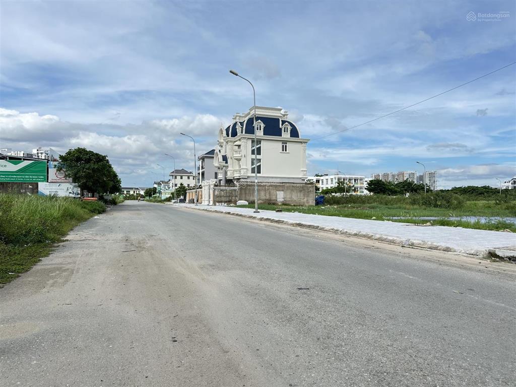 Bán nền bt view sông kdc phú nhuận dt 293m2 (14,3 x 20,5) giá 95tr/m2 (27,84tỷ)