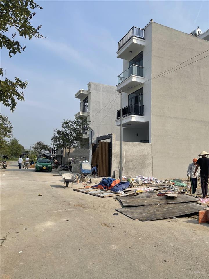 Đất đường chính rộng 24m, vị trí đẹp, 5 x 18.5=92.5m2 giá 8.3 tỷ