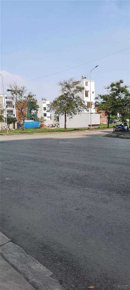 Lô đất 5x22=110m2 giá 7.5 tỷ, khu an ninh đường đào trí, quận 7 .