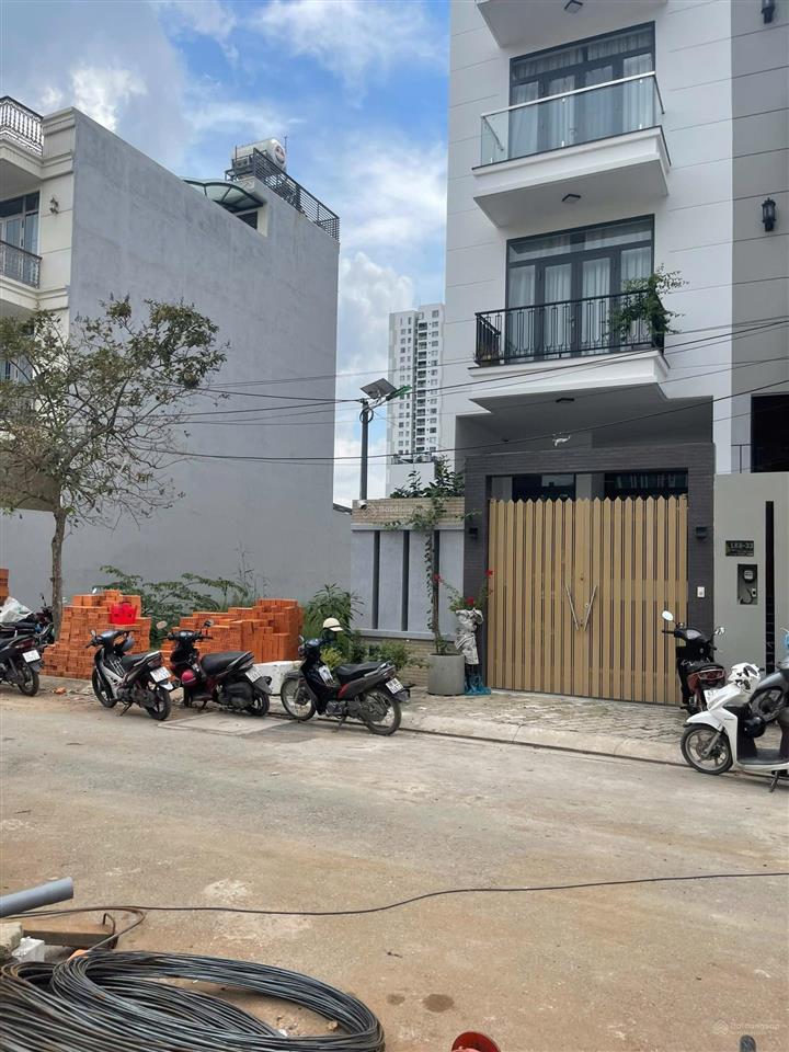 Đất đường đào trí 5x18.5=92.5m2 giá 7.1 tỷ, vị trí đẹp, đường nhựa 12m.