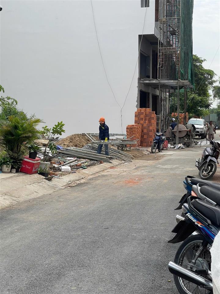 Đất đường hoàng quốc việt, khu an ninh 5x12.4=62.2m2 giá 8.5 tỷ, đường nhựa 8m