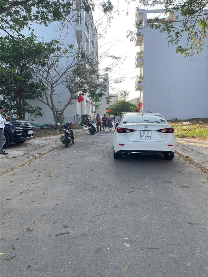 Đất đường hoàng quốc việt, khu an ninh 5x12.4=62.2m2 giá 8.5 tỷ, đường nhựa 8m