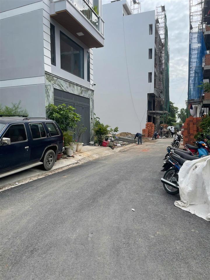 Đất đường hoàng quốc việt, khu an ninh 5x12.4=62.2m2 giá 8.5 tỷ, đường nhựa 8m