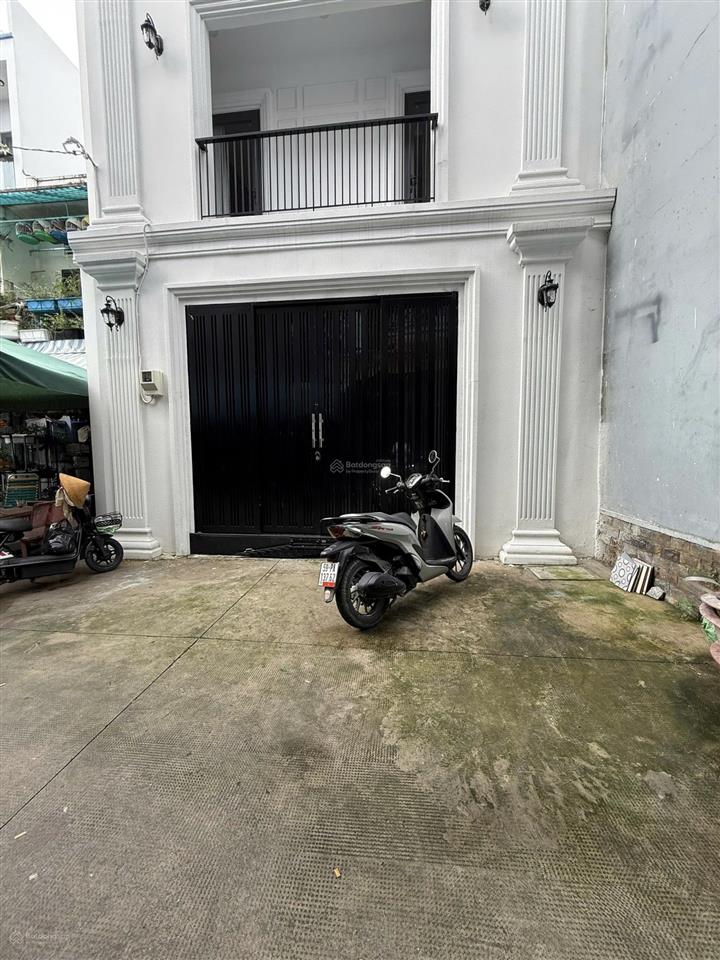 Nhà 958/ lạc long quân f8 tân bình, 6x11m, 3 tầng, 4pn, giá 8.25 tỷ tl