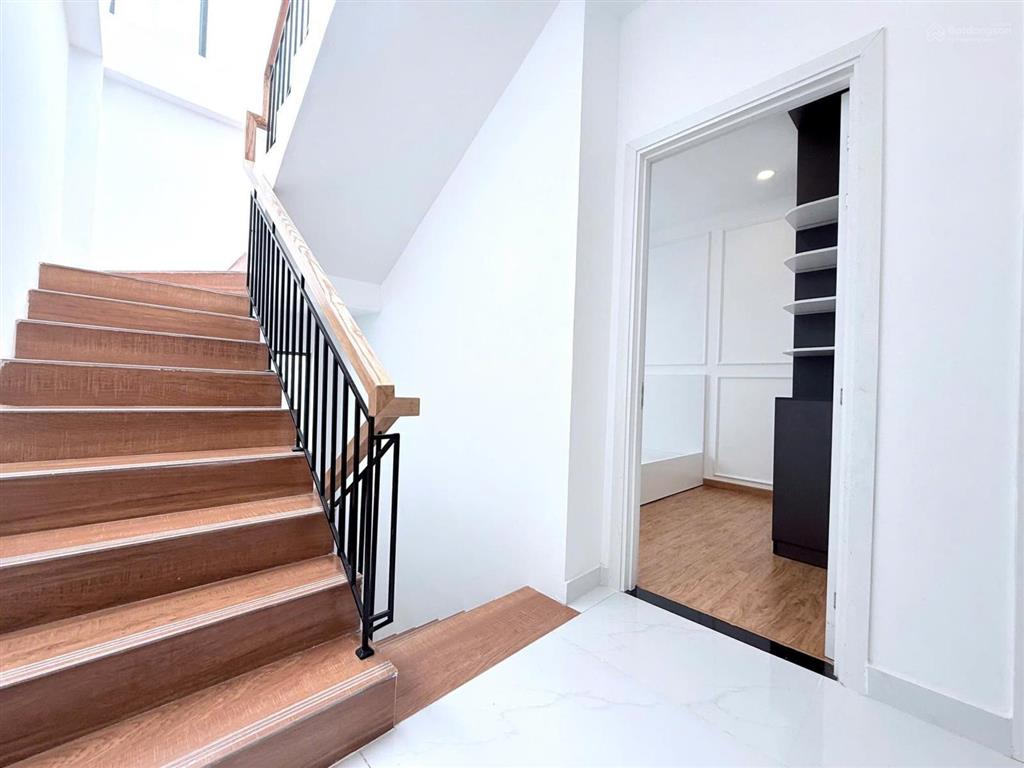 Nhà 958/ lạc long quân f8 tân bình, 6x11m, 3 tầng, 4pn, giá 8.25 tỷ tl