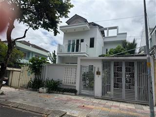 Biệt thự 2mt view công viên 1/ ql 13  hbp thủ đức 233m2  15 tỷ