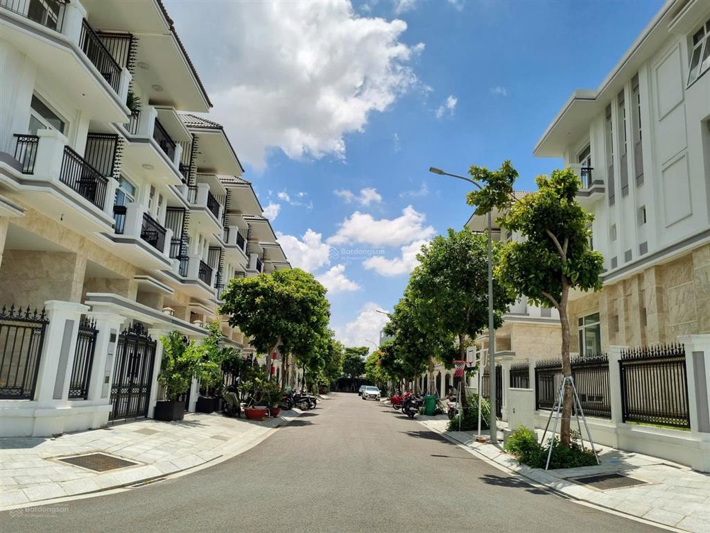Bán biệt thự the peak garden  nguyễn lương bằng q7  nội khu hỗ trợ xem nhà 24/7.  0903 657 ***