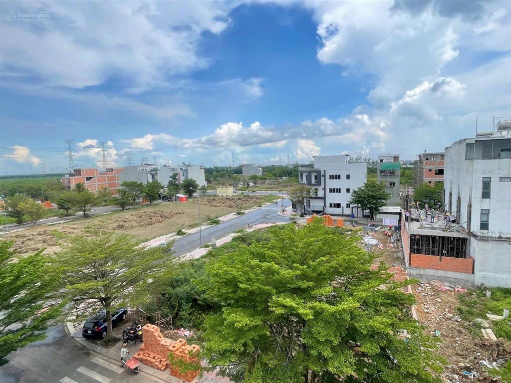 Duy nhất 1  góc đối diện công viên đường to, vỉa hè rộng giá 65tr/m2  kdc thanh nhựt