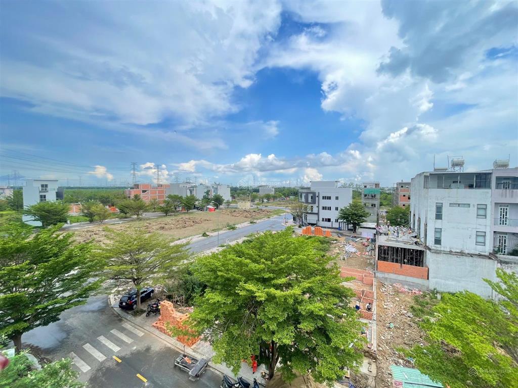 Duy nhất 1  góc đối diện công viên đường to, vỉa hè rộng giá 65tr/m2  kdc thanh nhựt