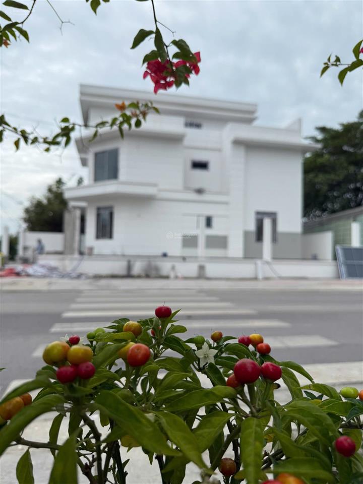 Duy nhất 1  góc đối diện công viên đường to, vỉa hè rộng giá 65tr/m2  kdc thanh nhựt