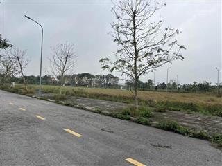 Đón sóng thi công đường sân bay gia bình hà nội. em có 1 lô đất đầm dê đẹp không lỗi gì